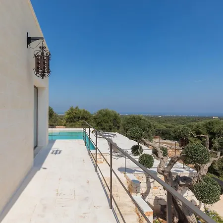 Rosara Willa Ostuni