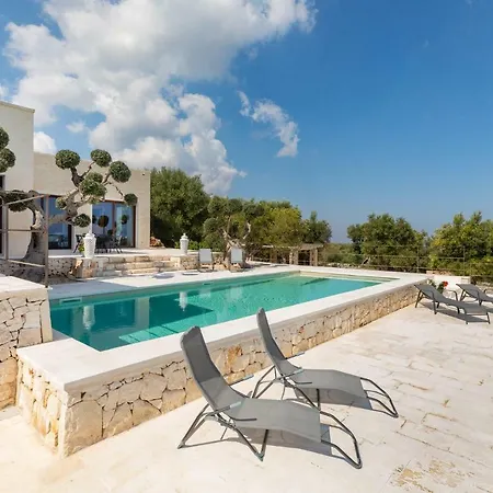 Rosara Willa Ostuni
